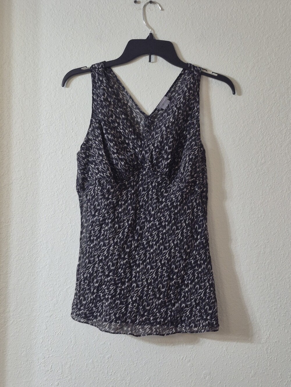 Ann Taylor Black & White Printed V-Neck Camisole